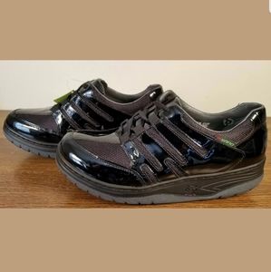 Mephisto Escape Black Patent Women's Walkers Sz 7